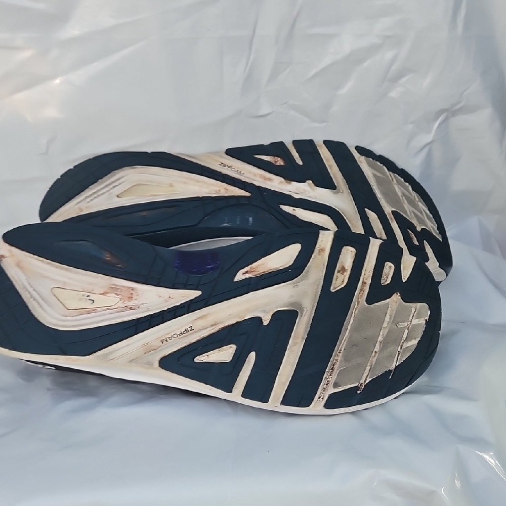 Topo Men's Blue and Red Athletic Shoes - Picture 7 of 12
